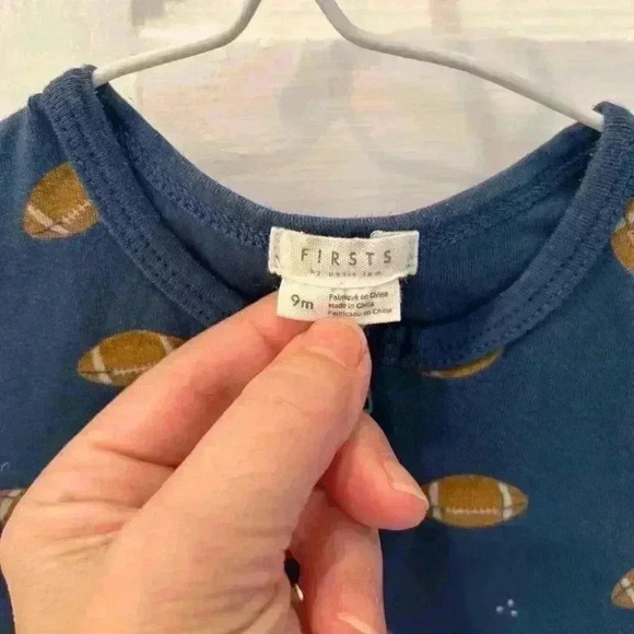 3 Baby Onesies with Feet Sized 6-9 months - Picture 4 of 10